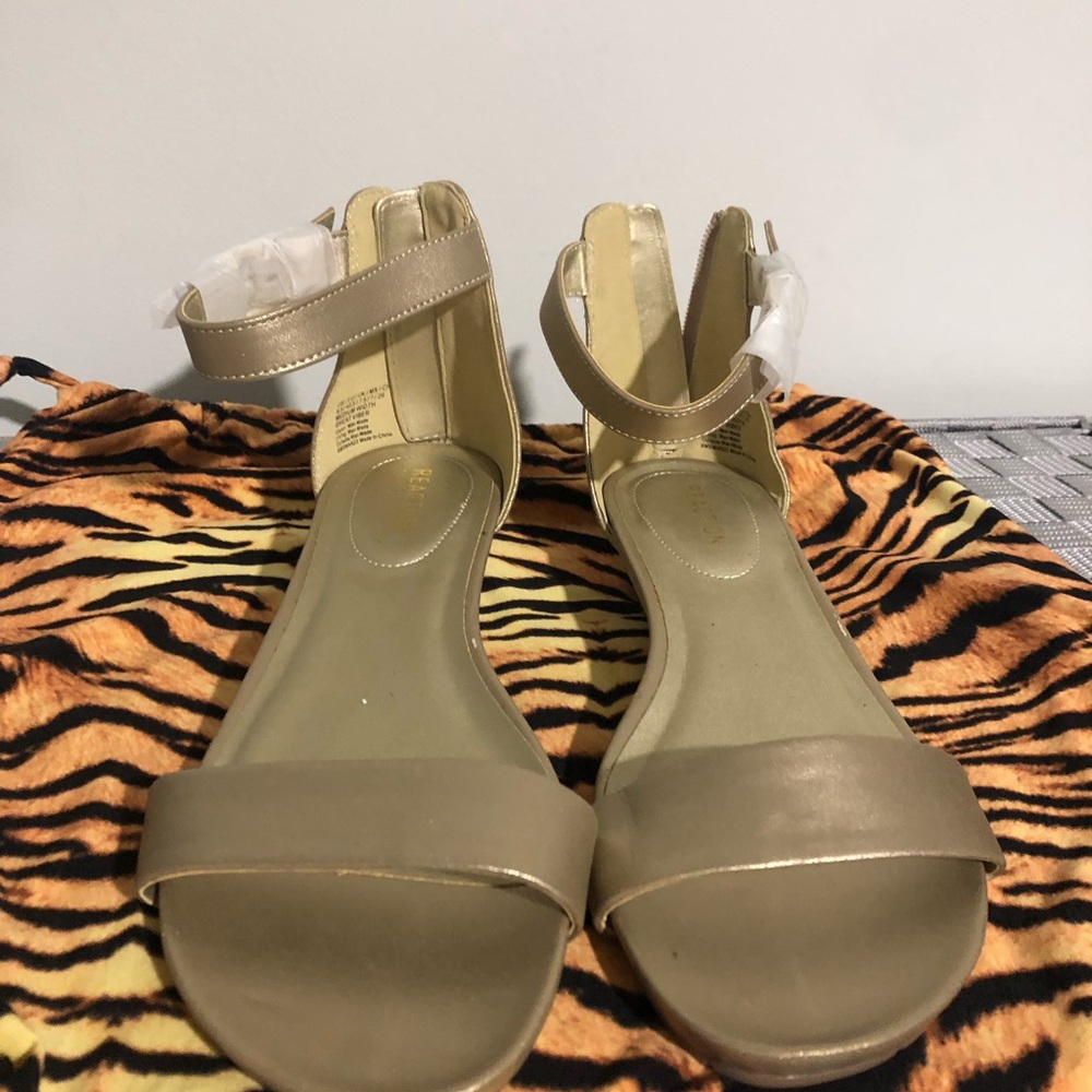 Kenneth Cole Reaction Gold Sandals